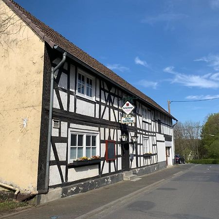 Landgasthof Zum Dorfkrug Schoneberg (Altenkirchen) Exterior foto
